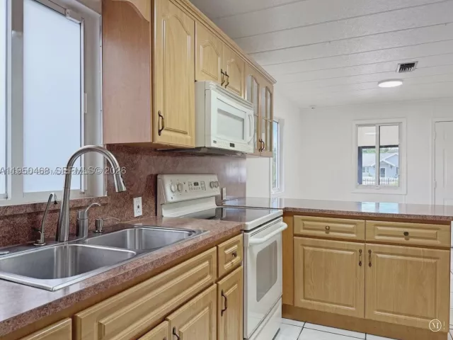 Продажа дома по адресу 2982 NW 95th St - фото 9264443