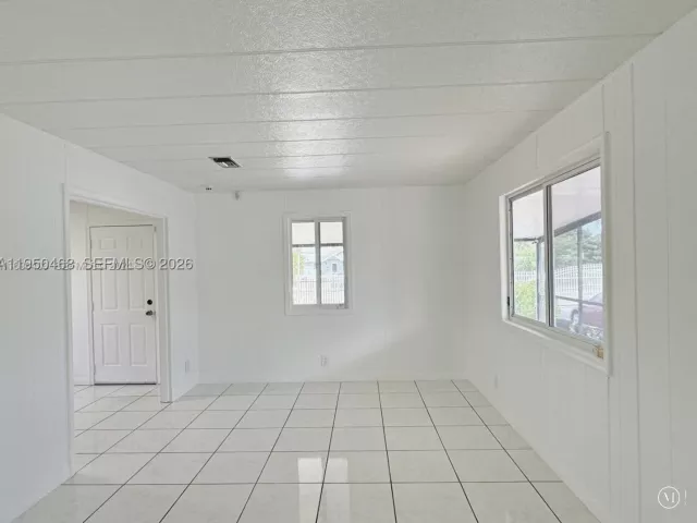 Продажа дома по адресу 2982 NW 95th St - фото 9264447
