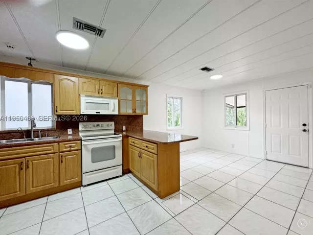 Продажа дома по адресу 2982 NW 95th St - фото 9264439