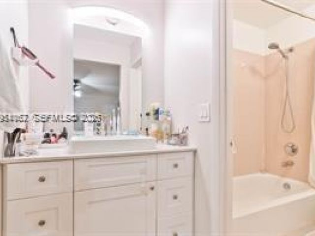 Дом в аренду по адресу 12152 SW 49th Ct - фото 7430467