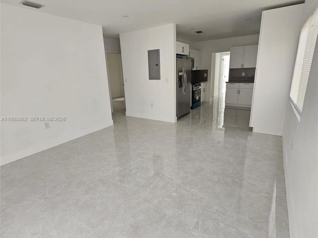 Дом в аренду по адресу 2488 SW 6th Ct 0 - фото 7431661