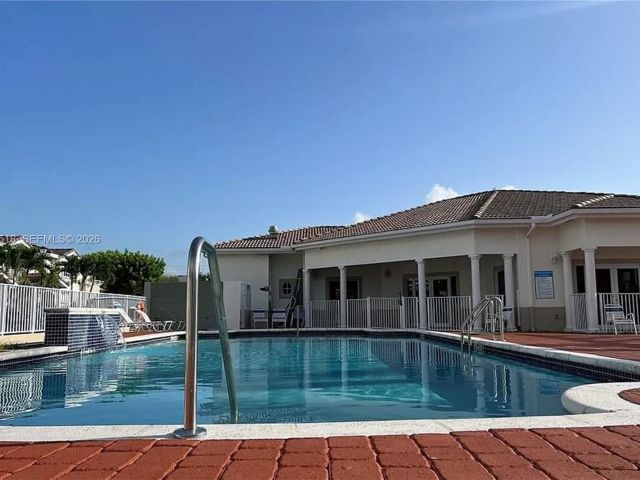 Дом в аренду по адресу 13990 SW 260 th st 13990 - фото 7431800