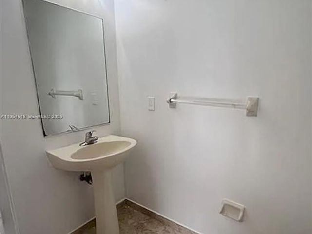 Дом в аренду по адресу 13990 SW 260 th st 13990 - фото 7431821