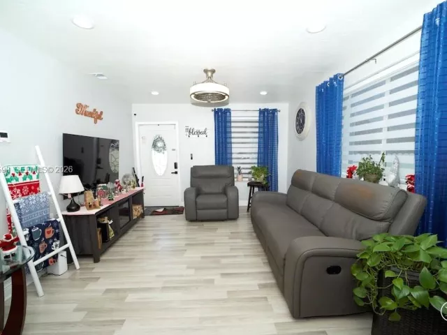 Продажа дома по адресу 10910 SW 217th Ter - фото 7267442