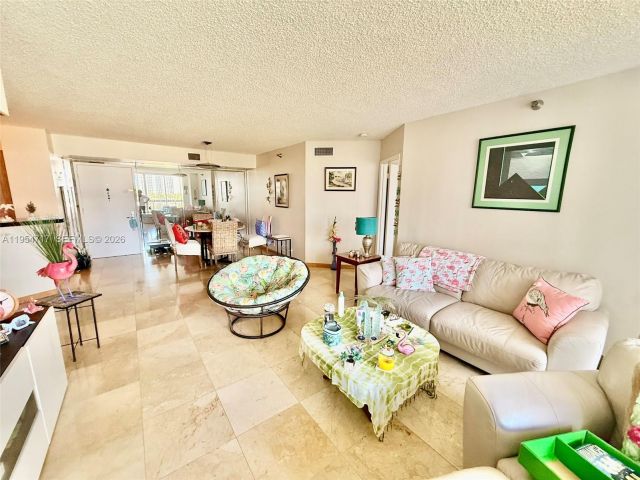 Продажа квартиры #710 - фото 7428645