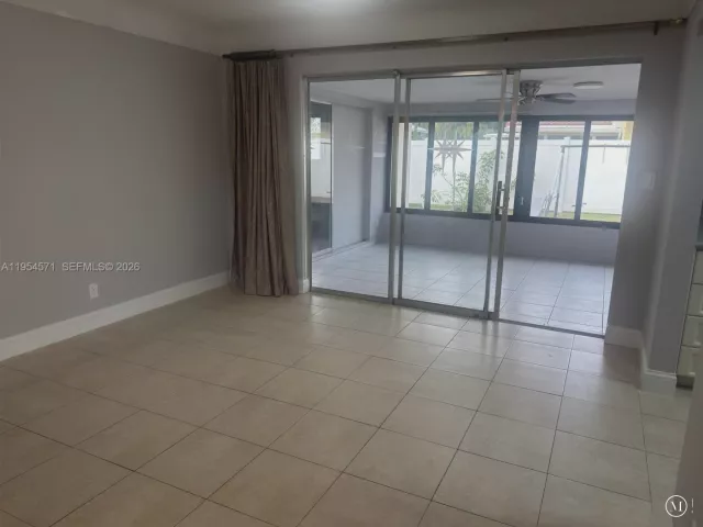 Продажа дома по адресу 1109 SE 10th St - фото 7299698
