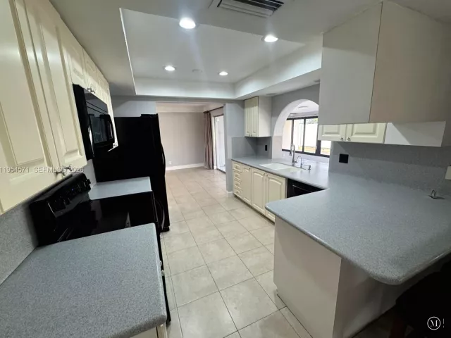 Продажа дома по адресу 1109 SE 10th St - фото 7299690