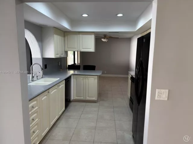 Продажа дома по адресу 1109 SE 10th St - фото 7299691