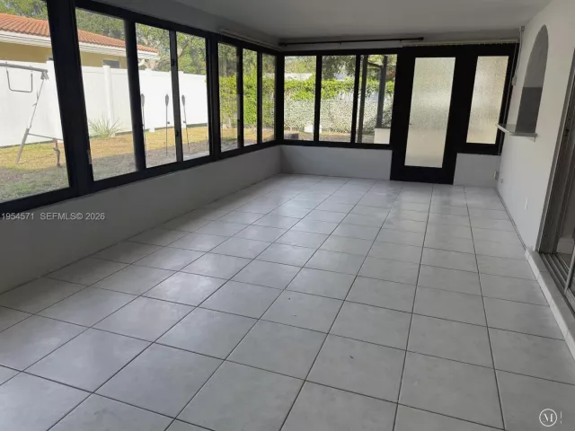 Продажа дома по адресу 1109 SE 10th St - фото 7299686