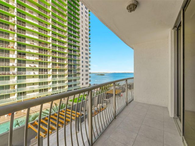 Продажа квартиры #1407 - фото 7427759