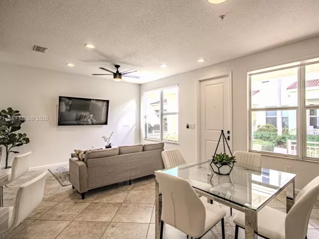 Продажа дома по адресу 1430 NW 48th Drive 1430 - фото 7273757