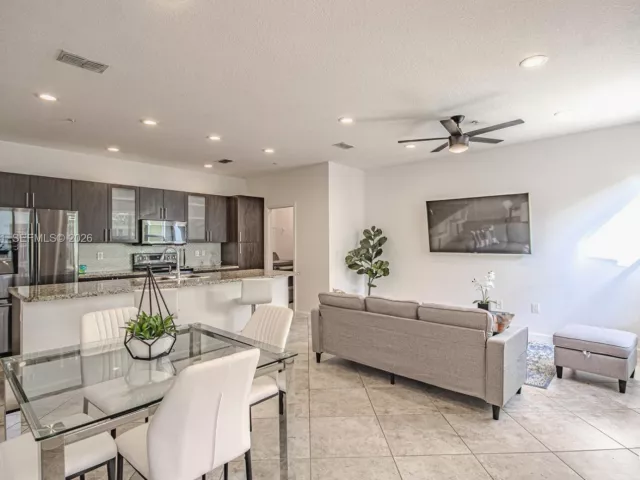 Продажа дома по адресу 1430 NW 48th Drive 1430 - фото 7273759