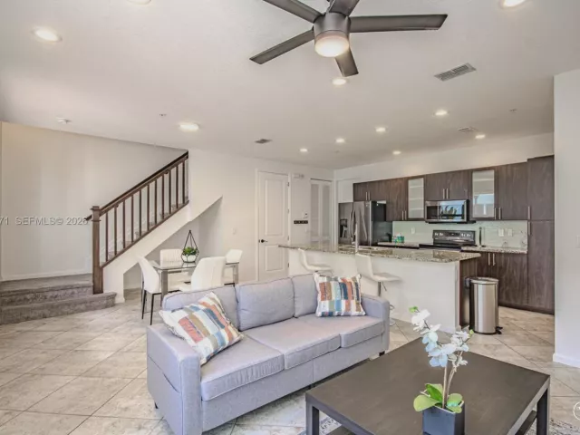 Продажа дома по адресу 1430 NW 48th Drive 1430 - фото 7273761