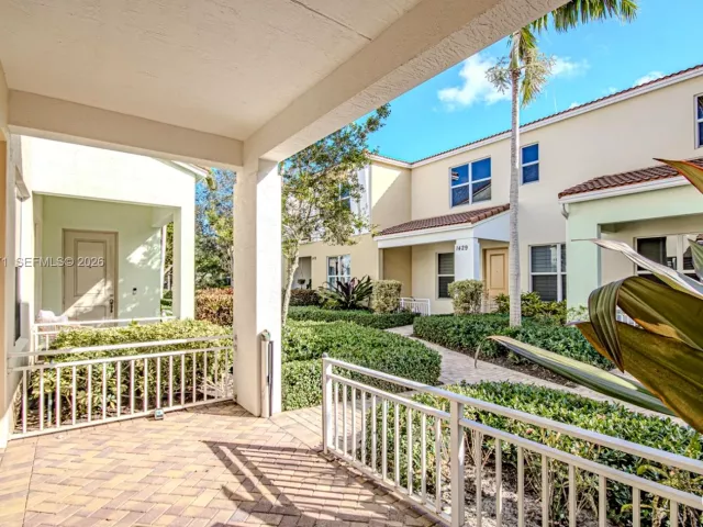 Продажа дома по адресу 1430 NW 48th Drive 1430 - фото 7273763