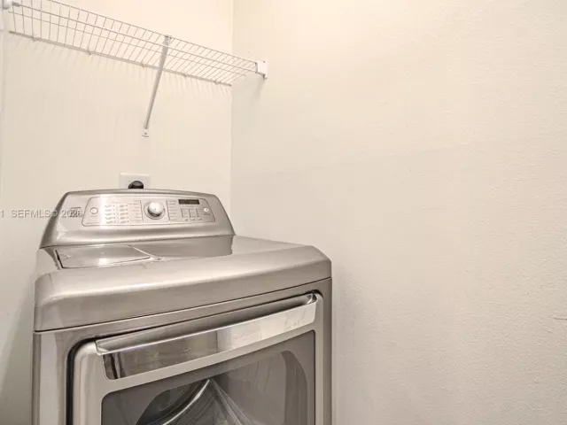 Продажа дома по адресу 1430 NW 48th Drive 1430 - фото 7273736