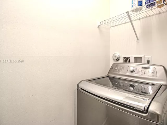 Продажа дома по адресу 1430 NW 48th Drive 1430 - фото 7273738