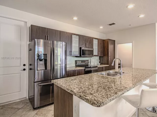 Продажа дома по адресу 1430 NW 48th Drive 1430 - фото 7273746