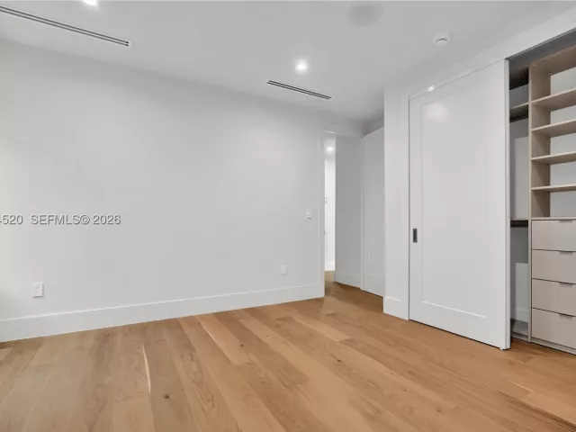 Продажа дома по адресу 229 NW 42nd St - фото 9085049