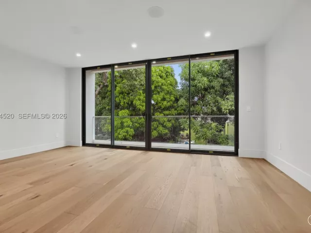 Продажа дома по адресу 229 NW 42nd St - фото 9085050