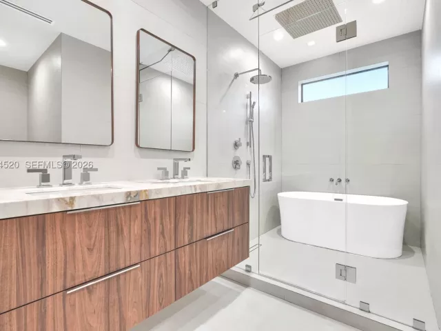 Продажа дома по адресу 229 NW 42nd St - фото 9085052