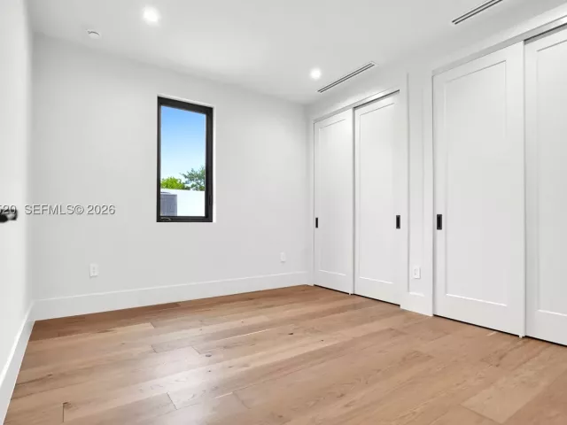 Продажа дома по адресу 229 NW 42nd St - фото 9085055
