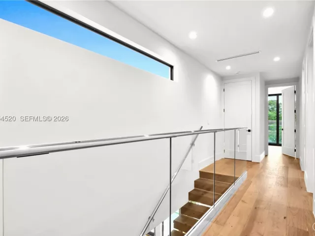 Продажа дома по адресу 229 NW 42nd St - фото 9085056