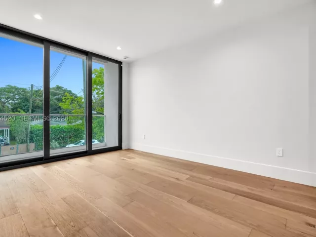 Продажа дома по адресу 229 NW 42nd St - фото 9085057