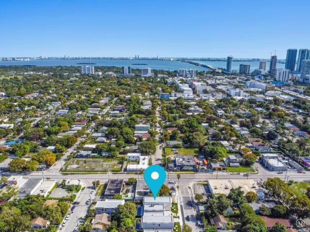Продажа дома по адресу 229 NW 42nd St - фото 9085061
