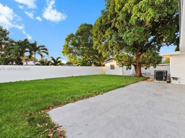 Дом в аренду по адресу 19320 NW 37th Ave - фото 7276221