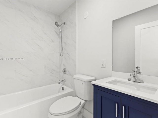 Дом в аренду по адресу 19320 NW 37th Ave - фото 7276224