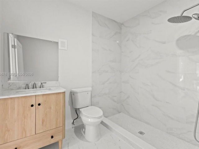 Дом в аренду по адресу 19320 NW 37th Ave - фото 7276226