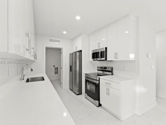 Дом в аренду по адресу 19320 NW 37th Ave - фото 7276230