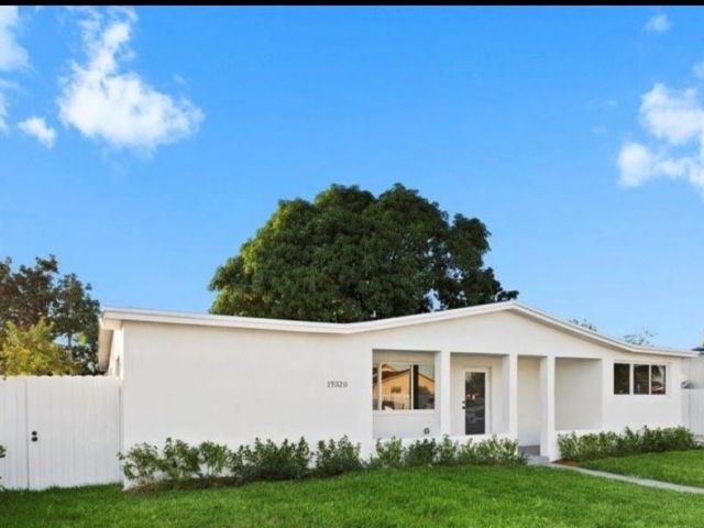 Дом в аренду по адресу 19320 NW 37th Ave - фото 7276233