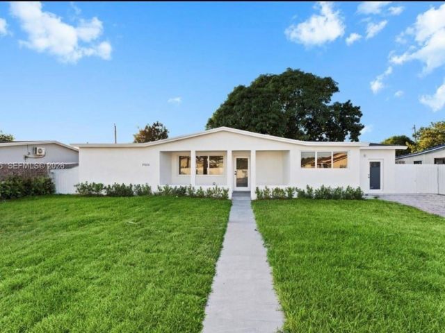 Дом в аренду по адресу 19320 NW 37th Ave - фото 7276234