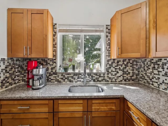 Дом в аренду по адресу 104 SW 40th Ave 0 - фото 7278964