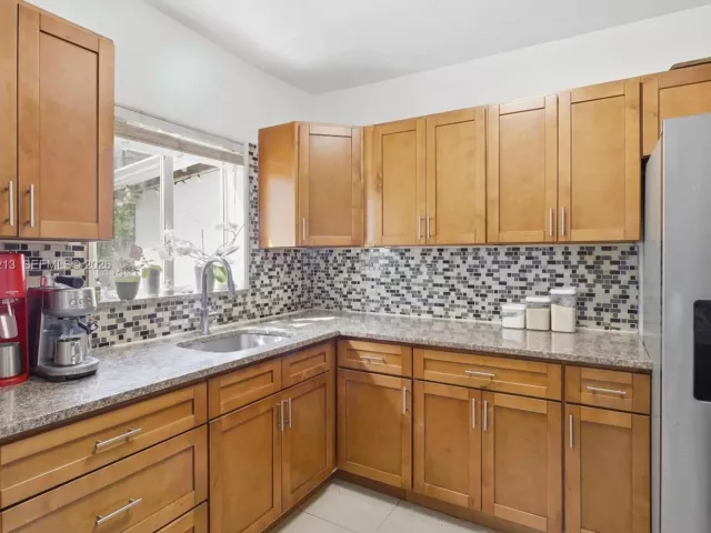 Дом в аренду по адресу 104 SW 40th Ave 0 - фото 7278965