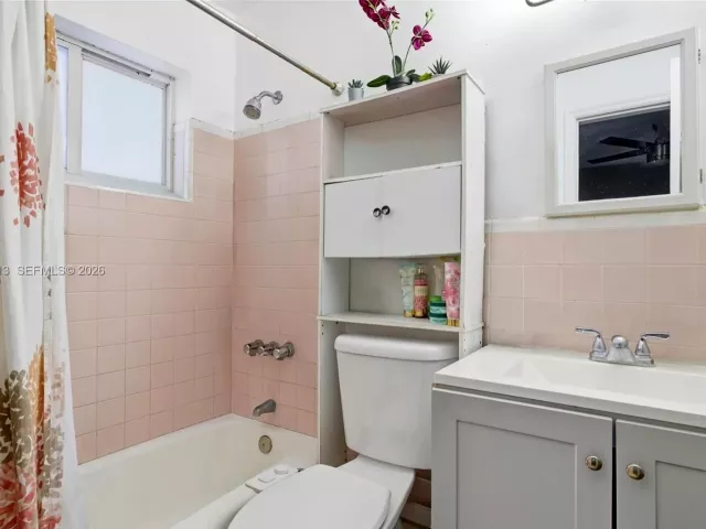 Дом в аренду по адресу 104 SW 40th Ave 0 - фото 7278960