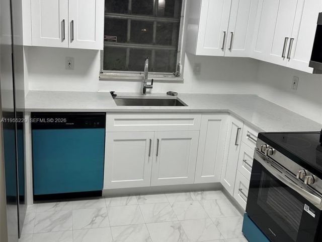 Дом в аренду по адресу 3115 N Palm Aire Dr 3115 - фото 7460391