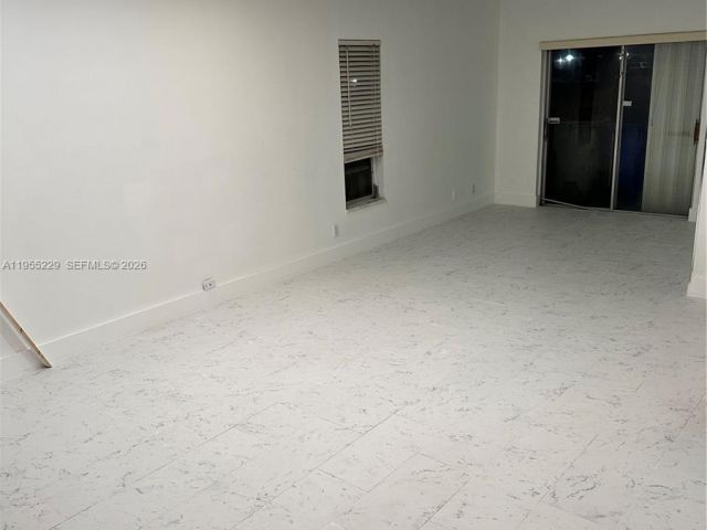 Дом в аренду по адресу 3115 N Palm Aire Dr 3115 - фото 7460392