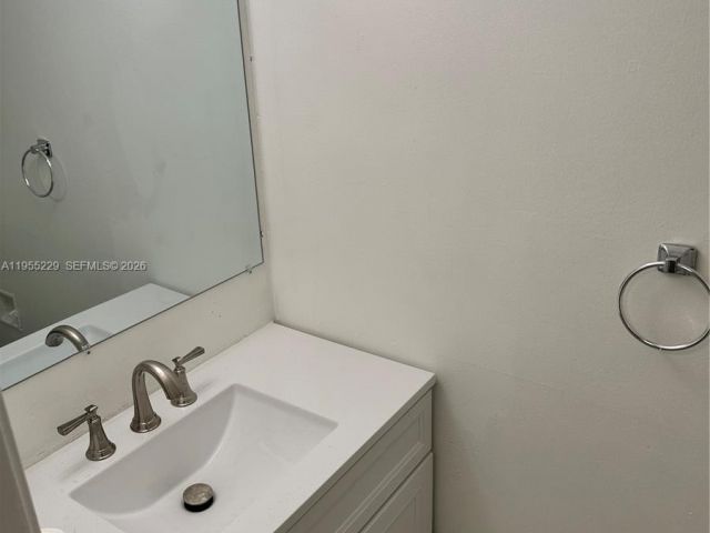 Дом в аренду по адресу 3115 N Palm Aire Dr 3115 - фото 7460393