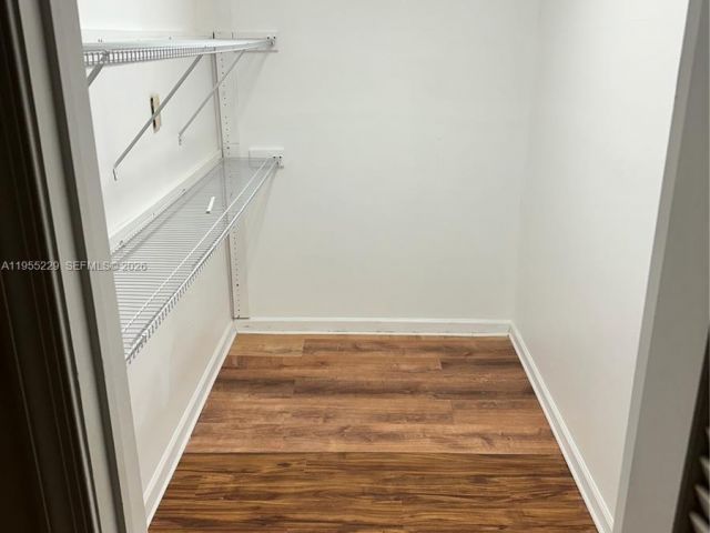 Дом в аренду по адресу 3115 N Palm Aire Dr 3115 - фото 7460395