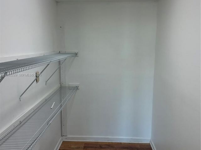 Дом в аренду по адресу 3115 N Palm Aire Dr 3115 - фото 7460397