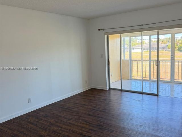 Дом в аренду по адресу 3115 N Palm Aire Dr 3115 - фото 7460401