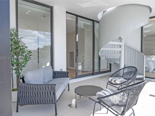 Продажа дома по адресу 1045 W 47th Ct - фото 9288088