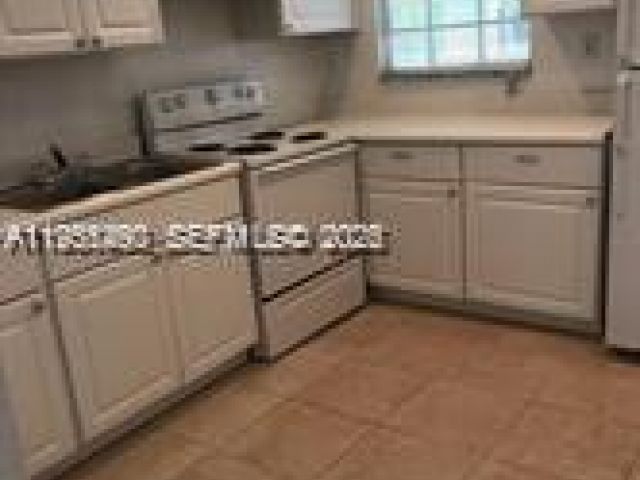 Дом в аренду по адресу 700 NW 19th Ter 0 - фото 7462099