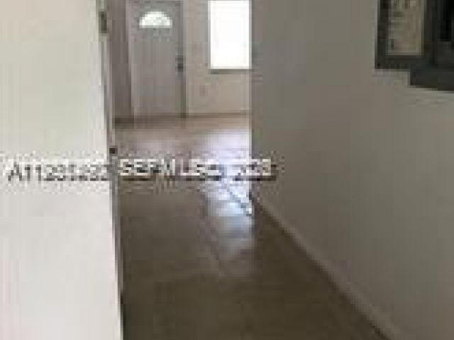 Дом в аренду по адресу 700 NW 19th Ter 0 - фото 7462101