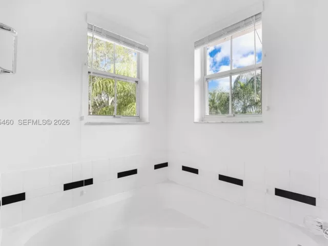Продажа дома по адресу 1120 Cliffrose St - фото 8980786