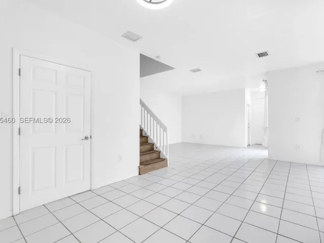 Продажа дома по адресу 1120 Cliffrose St - фото 8980803