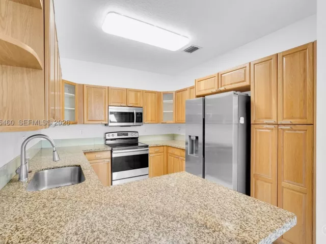 Продажа дома по адресу 1120 Cliffrose St - фото 8980806