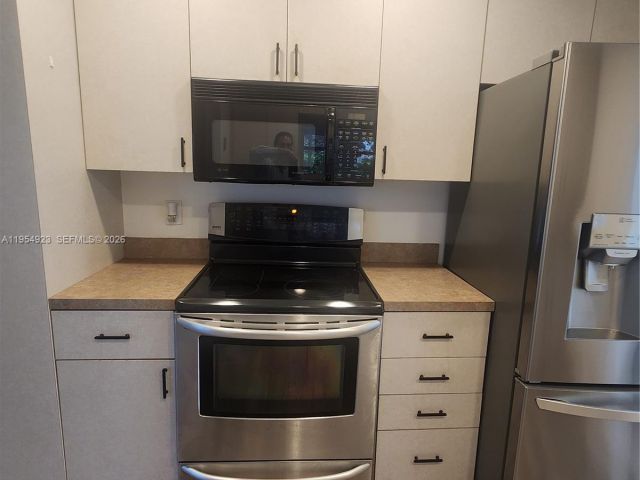 Продажа дома по адресу 9425 SW 51st Pl - фото 7285101